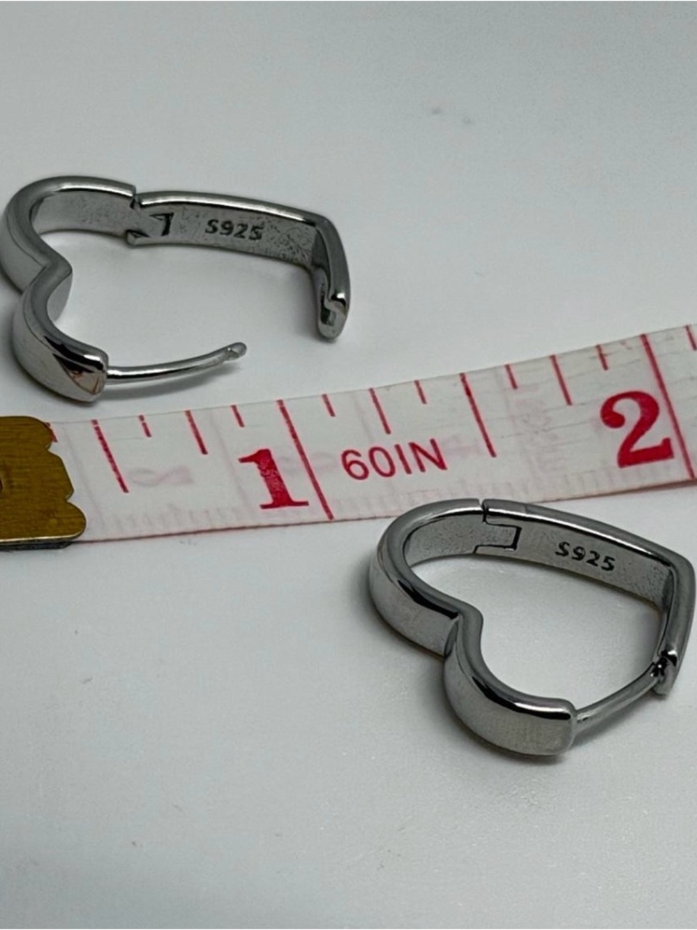925 stamped, Sterling Silver Heart shapes Hoops Earrings - For Sale! - Picture 6 of 9